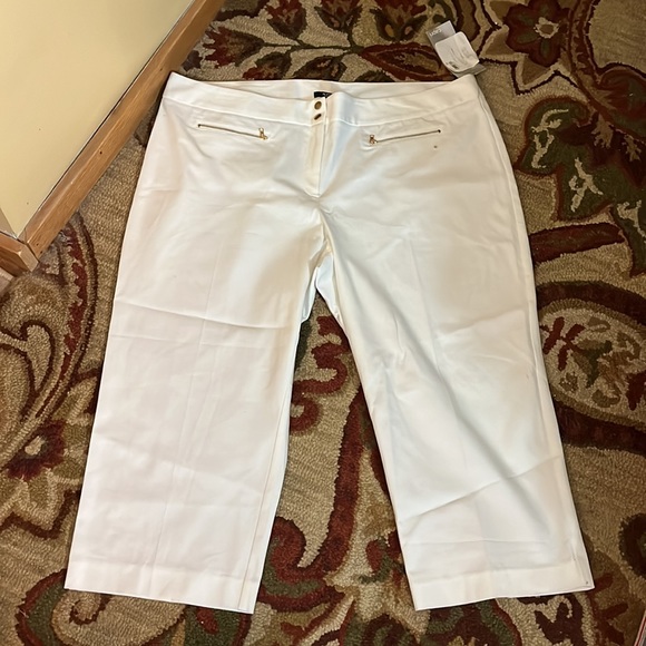 ALFANTI Size 22W Stretchy Crop Clamdigger White Gold Hardware Zip Pocket $79NEW - Picture 2 of 12